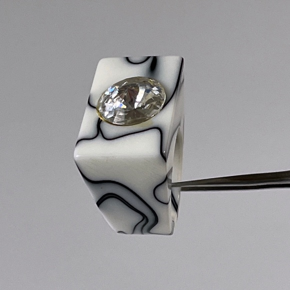 Vintage Lucite Ring Chunky White Black Marble Swirl Statement w Rhinestone - Picture 8 of 11